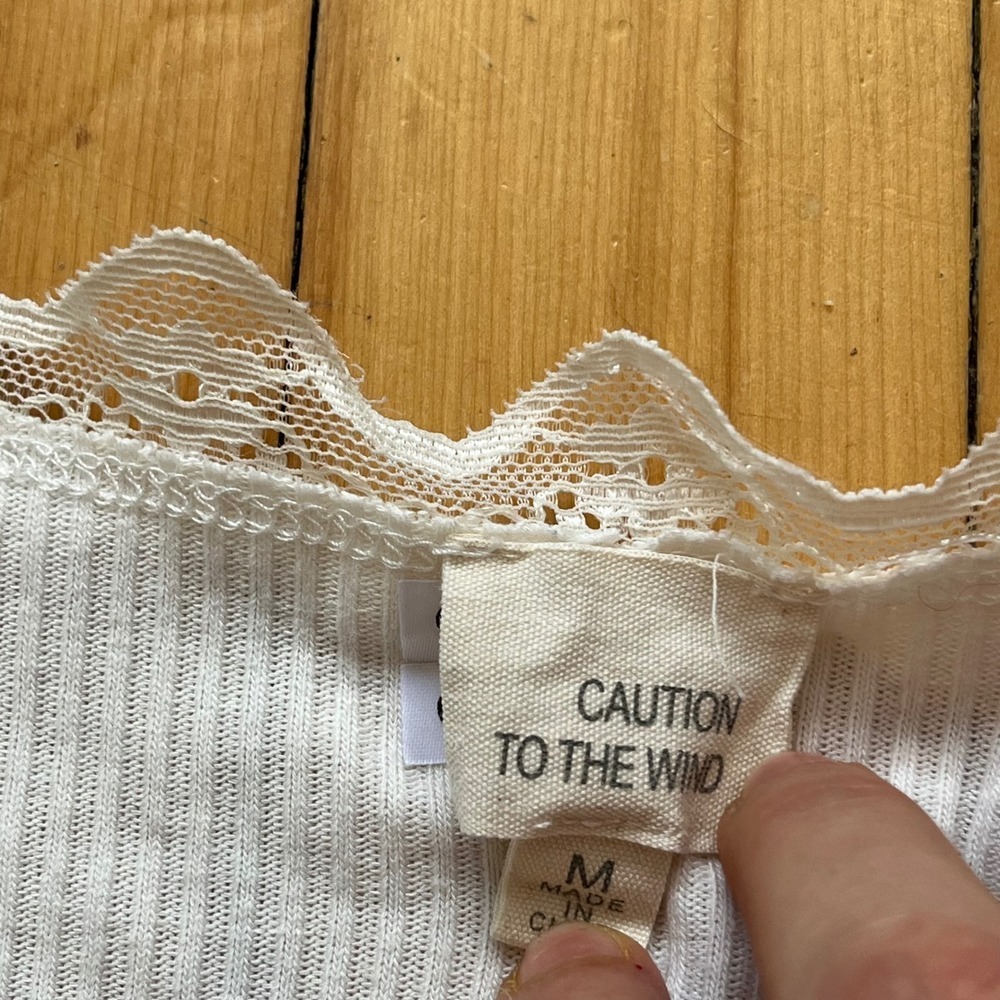 Dainty Caution to the Wind White Lace Trim Ribbed Button Up Short Sleeve Top M - Picture 2 of 6